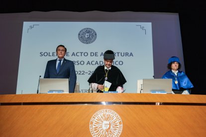 José Carlos Gómez Villamandos, Consejero de la Universidad, Investigación e Innovación de la Junta de Andalucía, Carmelo Rodríguez Torreblanca, Rector de la Universidad de Almería, Isabel María Ortiz Rodríguez, Secretaria General de la Universid