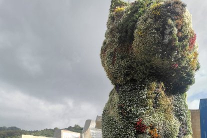 Un grupo de aficiones en el Museo Guggenheim de Bilbao.