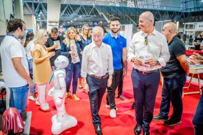 Amat visita el Palacio de Exposiciones de Aguadulce.