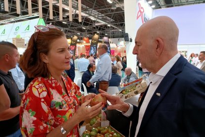 Antonio Bretones, Presidente de CASI, y Samantha Vallejo-Nágera en Fruit Attraction.