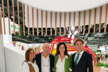 La alcaldesa de Almería, apoyando al sector hortofrutícola de la capital.