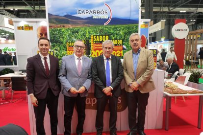 Con Pedro Caparrós, presidente del Grupo Caparrós (segundo por la derecha), Ricardo Céspedes, Pedro M. de la Cruz y Juan Fernández-Aguilar, de LA VOZ, apoyando al sector almeriense.