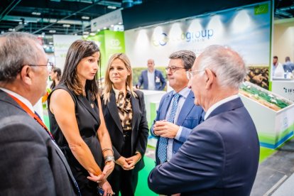 Amat ha hecho un recorrido por todos los stands de las empresas de Roquetas de Mar.