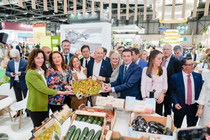 Representantes institucionales almerienses sacan pecho de los productos locales en Fruit Attraction.
