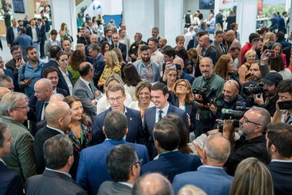 El presidente nacional del PP visitó la zona de exposición de las empresas almerienses.