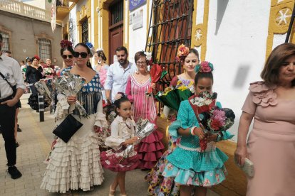 Momentos previos a la ofrenda floral.