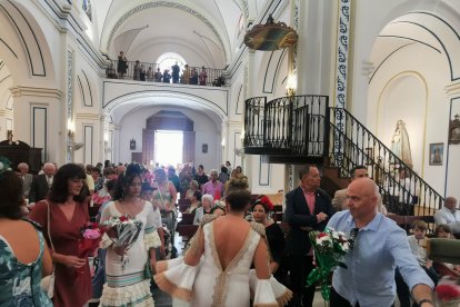 Aspecto de la iglesia durante la ofrenda.