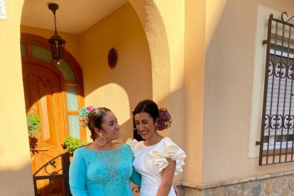 Elisa y Cristina durante uno de los días festivos en la localidad de Turre.