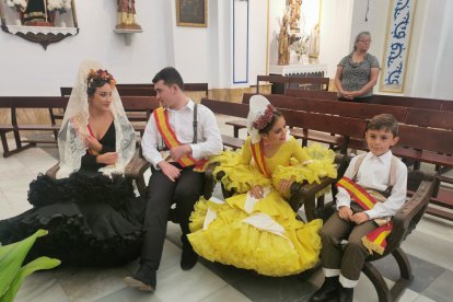 Los reyes y reinas durante la ofrenda.