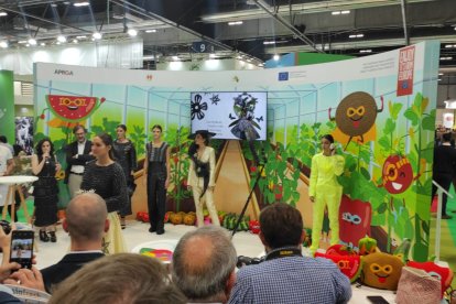 Moda sostenible: ropa hecha a partir de restos de invernaderos.