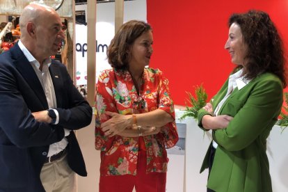 Samantha Vallejo-Nágera charla con María Vázquez.