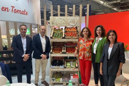 Con Samantha Vallejo-Nágera en el expositor de CASI.