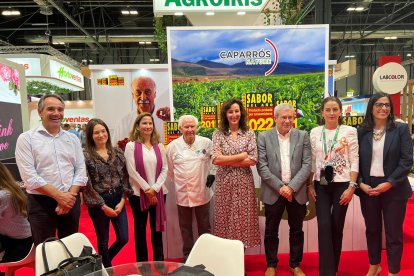 Visita de la alcaldesa de Almería al stand de Caparrós.