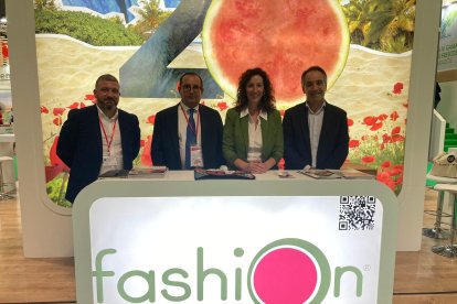 Visita al stand de Sandía Fashion.