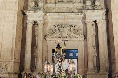 El Resucitado, antes de entrar a la Catedral.