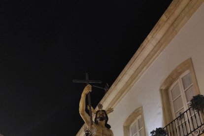 La imagen del Resucitado, en la plaza de la Administración Vieja hacia la Catedral.