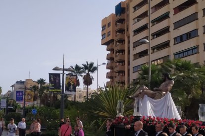 El Cristo de la Caridad, cruzando la Rambla hacia El Quemadero.