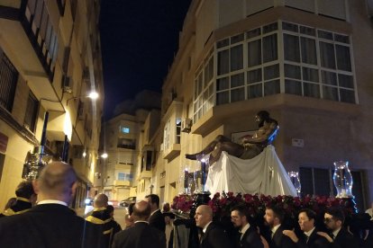 El Cristo de la Caridad recorrió calles del barrio de Alfareros.