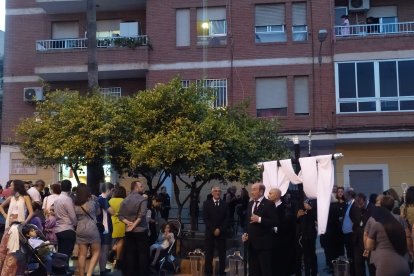 El cortejo de la Caridad, saliendo de San Francisco de Asís.