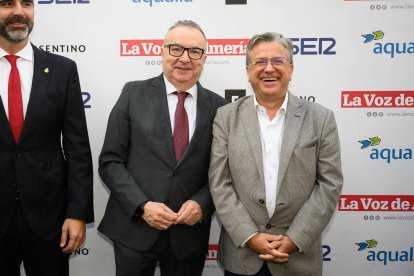 Pedro Manuel de la Cruz, director de La Voz de Almería, y Santiago Alfonso, de Grupo Consentino.