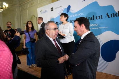 Pedro Manuel de la Cruz, director de La Voz de Almería, y Javier Aureliano García, presidente de la Diputación Provincial de Almería.