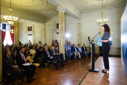 La alcaldesa de Almería, María Vázquez, durante su intervención en el acto.