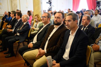 El Salón Noble estuvo repleto de distintas autoridades políticas y empresarios.