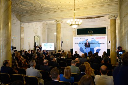 El Salón Noble estuvo repleto de distintas autoridades políticas y empresarios.