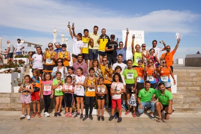 Foto de familia con los primeros clasificados de todas las categorías.