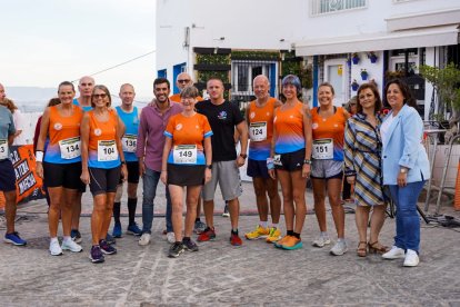 Grupo de deportistas haciéndose la foto de familia.