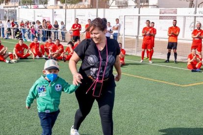 El pequeño Manuel, recibido entre aplausos.