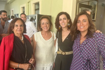 Las profesoras Mamen García y Asunción Torrecillas con Maribel Salas y Silvia Pérez.
