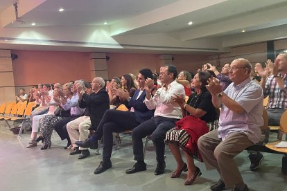 Los profesores Asunción Torrecillas, Sara Calpena, Quico Villar, Federico Espinosa, Mamen García y el Hermano Francisco Aguilera asistieron al acto, como Guillermo Verdejo, director de La Salle, y Juan Uribe, de la Asociación de Antiguos Alumnos.