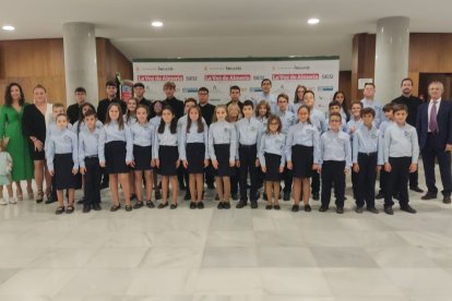 Coro Infantil Pedro Mena, Premio Asociacionismo, a su llegada al Teatro Auditorio de Roquetas.