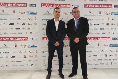 Francisco J. Linares, Premio Deporte, con Olivier Martínez, comercial de La Voz.