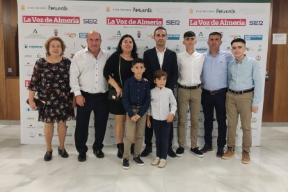 Francisco J. Linares, Premio Deporte, con su familia.