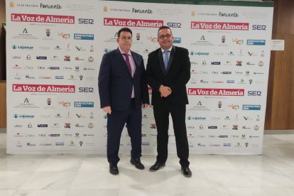 Manuel Flores (Unicaja) con Olivier Martínez.