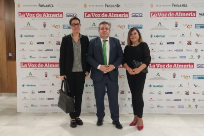 Paqui Rueda Capel, Juan José Ibáñez (concejal de Adra) y Maribel Pedrero.