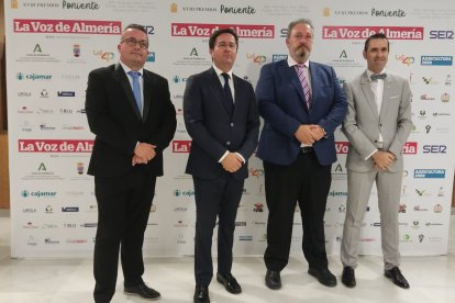 Staff de La Voz con equipo de Gobierno de El Ejido.