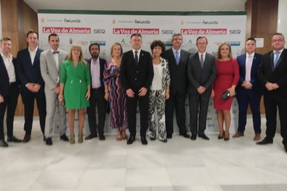 Staff de La Voz con el equipo de Gobierno del Ayuntamiento de Berja y representantes de la Diputación Provincial.