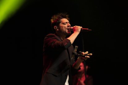 Actuación musical del grupo \'Número 1\' para amenizar la noche.