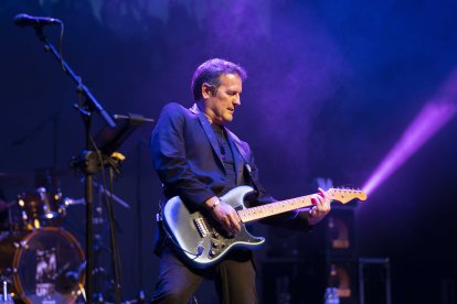 Actuación musical del grupo \'Número 1\' para amenizar la noche.