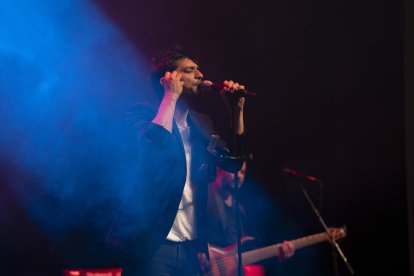 Actuación musical del grupo \'Número 1\'.