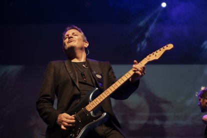 Actuación musical del grupo \'Número 1\'.