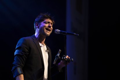 Actuación musical del grupo \'Número 1\'.