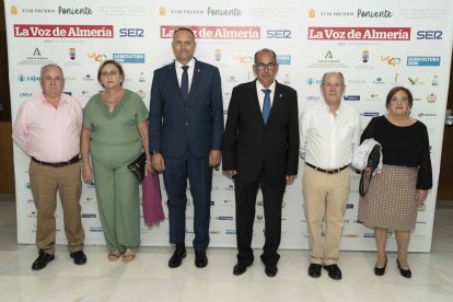 Premiados de Felix con su alcalde.