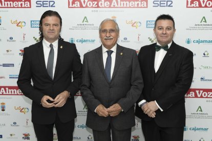 José Ignacio Cerrudo (concejal de VOX en Roquetas), Isidro Ferrio Maqueda (diputado provincial) y José Antonio Buendía (concejal VOX en El Ejido).