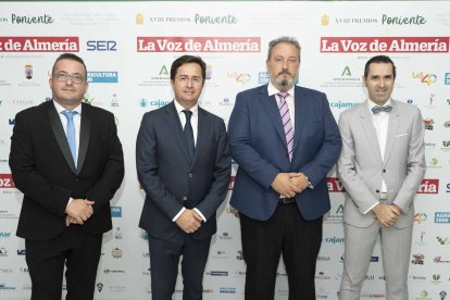 Staff de La Voz con equipo de Gobierno de El Ejido.