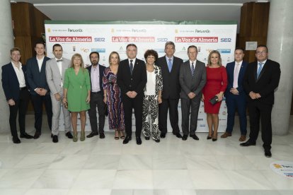 Staff de La Voz con el equipo de Gobierno del Ayuntamiento de Berja y representantes de la Diputación Provincial.
