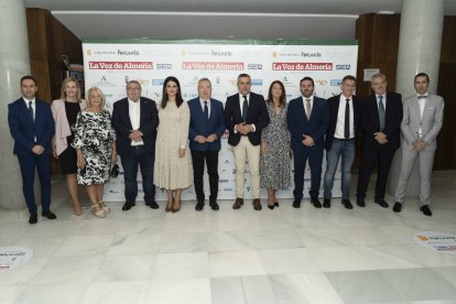 Staff de La Voz con integrantes del PSOE.